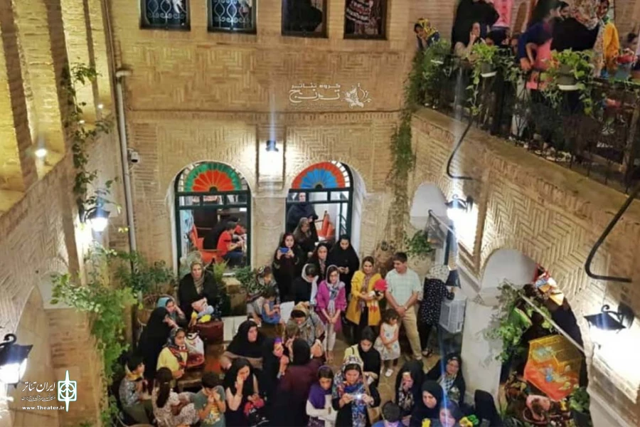 شادپیمایی و قصه گویی عروسکها در روز دختر توسط گروه تئاتر ترنج شوشتر-خانه تاریخی مقدم- تیرماه 1398