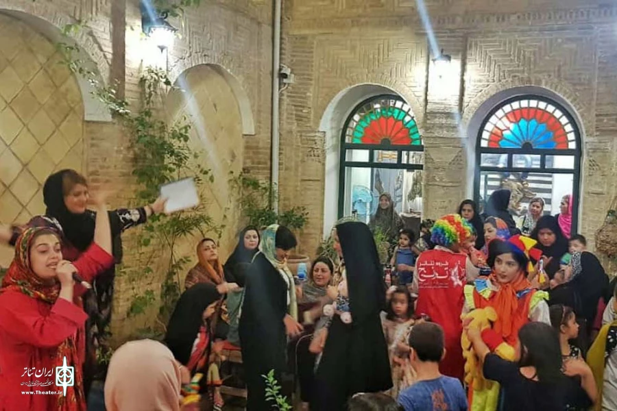 شادپیمایی و قصه گویی عروسکها در روز دختر توسط گروه تئاتر ترنج شوشتر-خانه تاریخی مقدم- تیرماه 1398