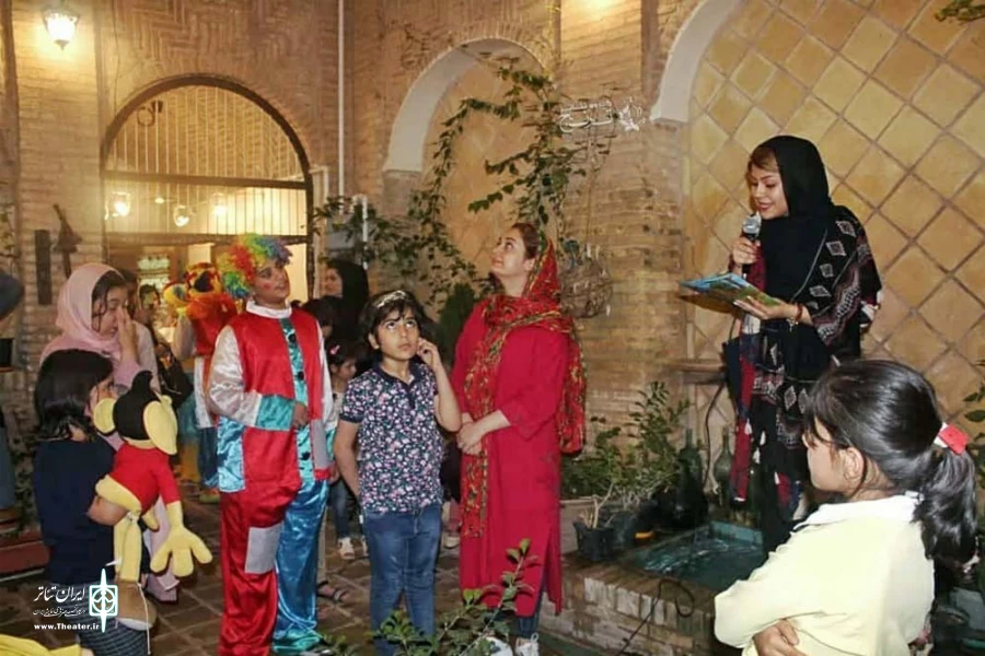 شادپیمایی و قصه گویی عروسکها در روز دختر توسط گروه تئاتر ترنج شوشتر-خانه تاریخی مقدم- تیرماه 1398