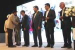 توسط وزیر فرهنگ و ارشاد اسلامی از ده هنرمند تئاتر فعال در امداد رسان فرهنگی در مناطق سیل زده خوزستان تجلیل شد 2