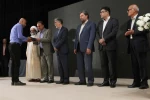 توسط وزیر فرهنگ و ارشاد اسلامی از ده هنرمند تئاتر فعال در امداد رسان فرهنگی در مناطق سیل زده خوزستان تجلیل شد 3