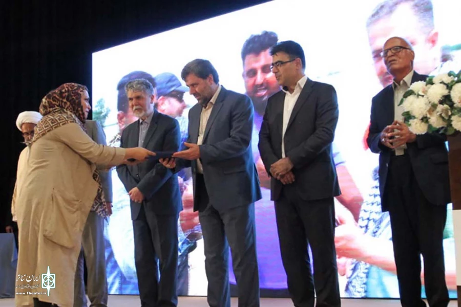 توسط وزیر فرهنگ و ارشاد اسلامی از ده هنرمند تئاتر فعال در امداد رسان فرهنگی در مناطق سیل زده خوزستان تجلیل شد 7