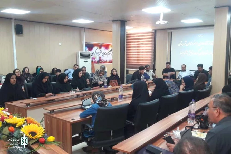 از هنرمندان افتخار آفرین تئاتر شهرستان آغاجاری تقدیر شد 3