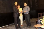 از دست اندرکاران ستاد برگزاری سی و یکمین جشنواره ی تئاتر استان خوزستان تجلیل شد 2