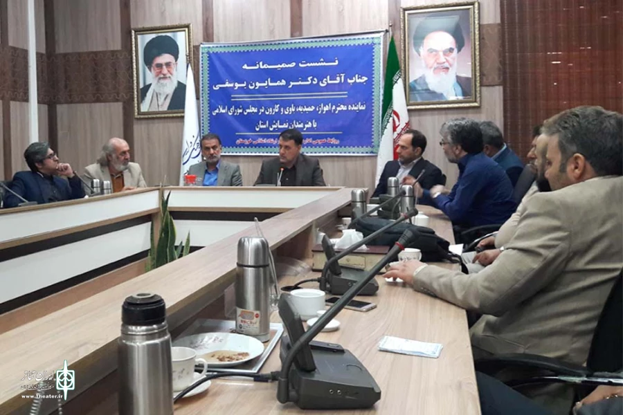 نشست نماینده مردم اهواز در مجلس شورای اسلامی با هنرمندان نمایش اهواز برگزار شد 2