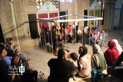 نمایش «من یک مده آ هستم»