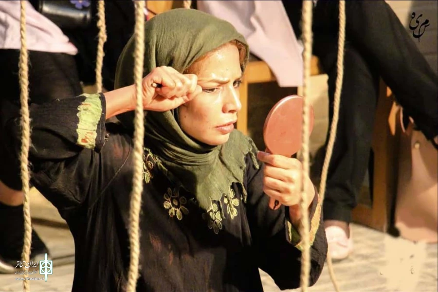 نمایش «من یک مده آ هستم» - کارگردان: سوسن بشیرذرتی- عکس: سمیه مقدم - مهرماه 98 - دزفول