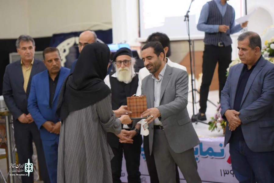 از پوستر نمایش «شاپرک خانوم» در بندرماهشهر رونمایی شد 3