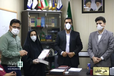 با حضور رضا کیانی مشاور فرهنگی و هنری استاندار خوزستان

از برگزیدگان دوره بازیگری شهرستان کارون تجلیل شد