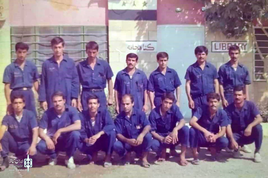 با روحیه هنری و شادی که داشتم تئاتر را در اردوگاه اجرا می کردم 2