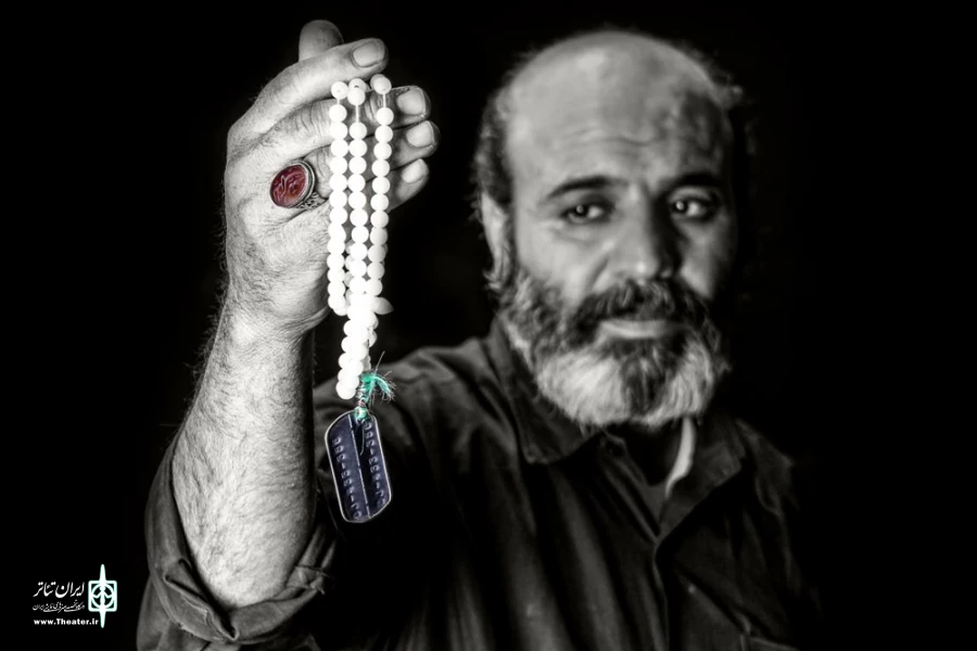 با روحیه هنری و شادی که داشتم تئاتر را در اردوگاه اجرا می کردم 8
