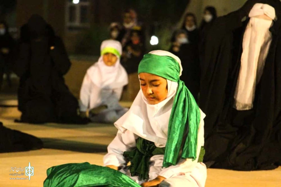 تعزیه «سفیر کوچک» به کارگردانی مریم سعدالله خانی از دزفول در شب سوم همایش تعزیه «حدیث آب و عطش» - عکاس: سمیه مقدم - دزفول - چهارم مهرماه 99