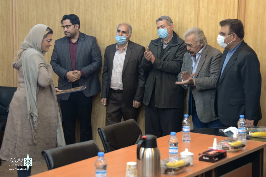 تجلیل از هنرمندان برگزیده تئاتر بهبهان در سی و دومین جشنواره تئاتر استان خوزستان 5