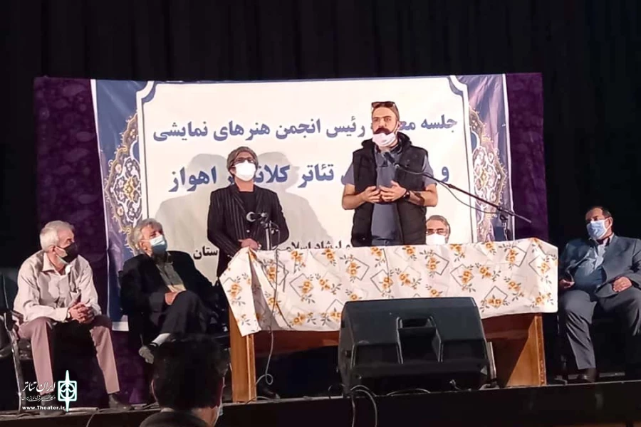معارفه رئیس انجمن هنرهای نمایشی اهواز همراه با روشن شدن چراغ تالار آفتاب 5