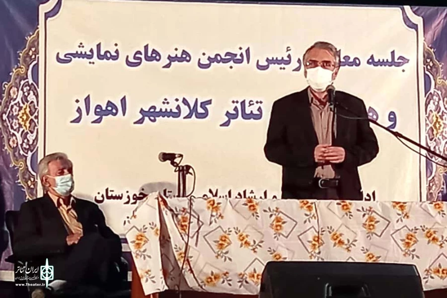 معارفه رئیس انجمن هنرهای نمایشی اهواز همراه با روشن شدن چراغ تالار آفتاب 4