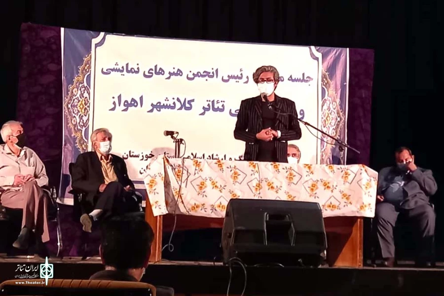 معارفه رئیس انجمن هنرهای نمایشی اهواز همراه با روشن شدن چراغ تالار آفتاب 6