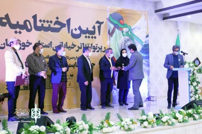 در آیین اختتامیه انجام شد:

تقدیر از میزبانان رپرتوار تئاتر خیابانی خوزستان