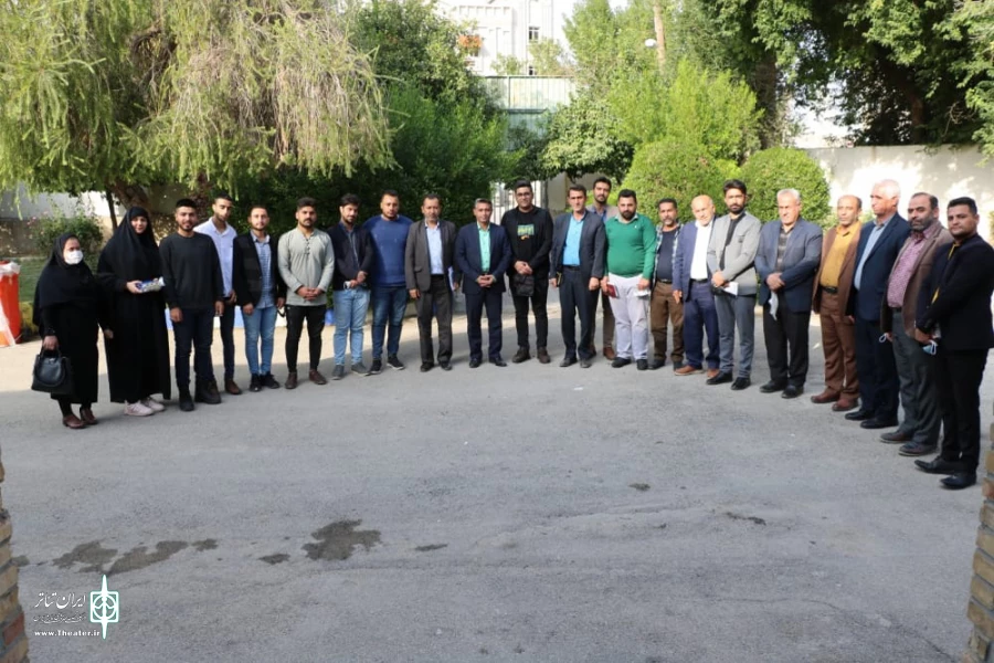 نشست هم اندیشی شهردار و اعضای شورای اسلامی شهر با هنرمندان تئاتر باغملک 5