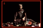 گالری سوم نمایش «مرثیه ای بر قتل ژولیوس سزار و چند مرغ از سیمرغ» - کارگردان: مجتبی رستمی فر - تالار آفتاب اهواز - عکس: ایمان شریفی - بهمن ماه 1400