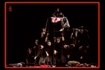 گالری سوم نمایش «مرثیه ای بر قتل ژولیوس سزار و چند مرغ از سیمرغ» - کارگردان: مجتبی رستمی فر - تالار آفتاب اهواز - عکس: ایمان شریفی - بهمن ماه 1400