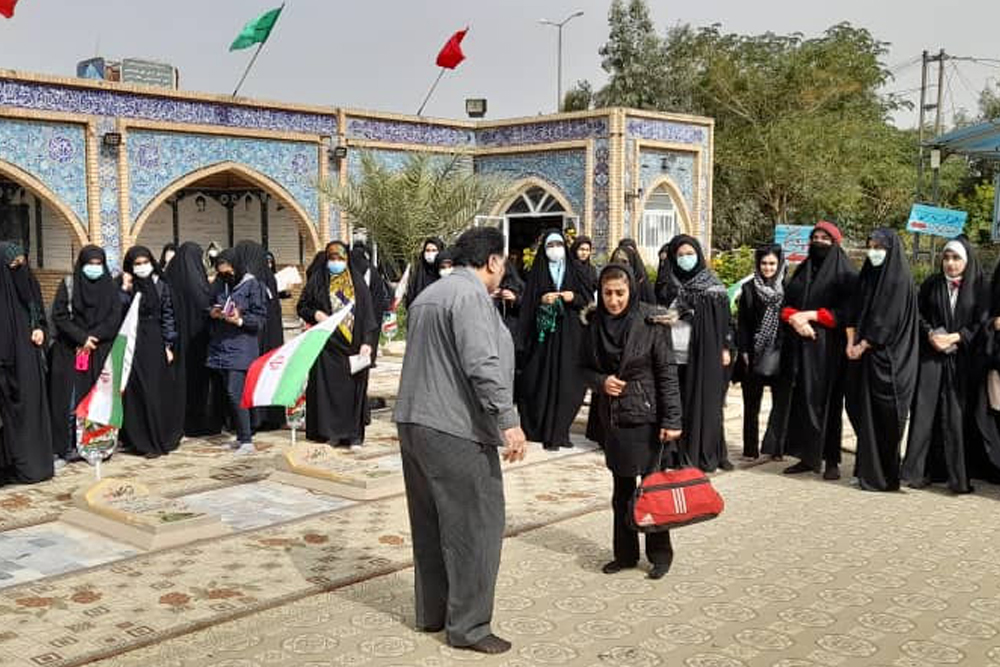 توسط گروه تئاتر آئین مردم؛

اجراهای تئاتر خیابانی راهیان نور در خوزستان آغاز شد
