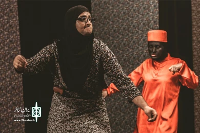 نمایش «باباکرم» - کارگردان: سیاوش کارآزما - عکاس: محمد آموزگاران - خردادماه 1401 - تالار آفاق بهبهان