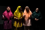 نمایش «قاراشمیش خانه ی قجری»- کارگردان: سیداسماعیل سخایی - کروه تئاتر ناب - تماشاخانه سیب بهبهان- عکاس: محمد آموزگاران - تیرماه 1401