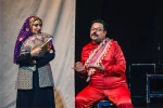 نمایش «قاراشمیش خانه ی قجری»- کارگردان: سیداسماعیل سخایی - کروه تئاتر ناب - تماشاخانه سیب بهبهان- عکاس: محمد آموزگاران - تیرماه 1401