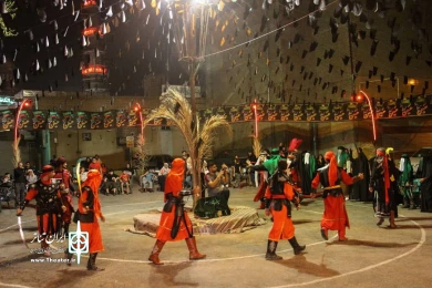 دوازدهمین سوگواره عاشورائیان دزفول - اجرای مجلس شبیه‌خوانی « امام حسین(ع)» گروهجنه الحسین(ع) شوش- عکس: سمیه مقدمی نیا- شهریورماه 1401