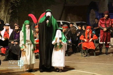 دوازدهمین سوگواره عاشورائیان دزفول - اجرای مجلس شبیه‌خوانی « امام حسین(ع)» گروهجنه الحسین(ع) شوش- عکس: سمیه مقدمی نیا- شهریورماه 1401