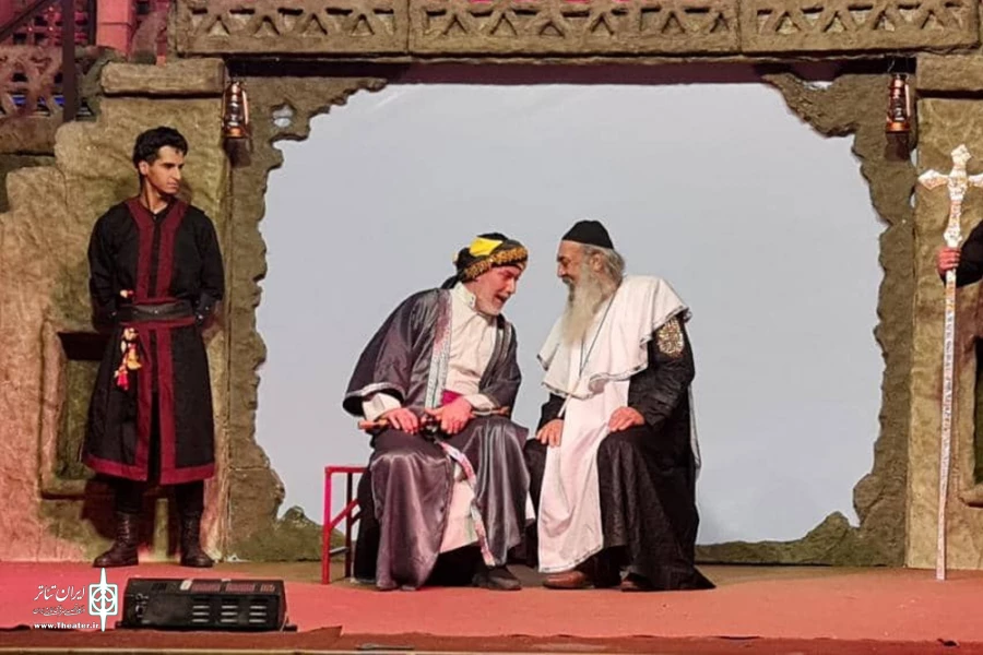 گالری اول نمایش «عشق و عطش» - کارگردان: سیدصادق فاضلی - عکاسان: سهراب کاکاوند و حمید علایی - شهریور 1401 - تالار نفت اهواز