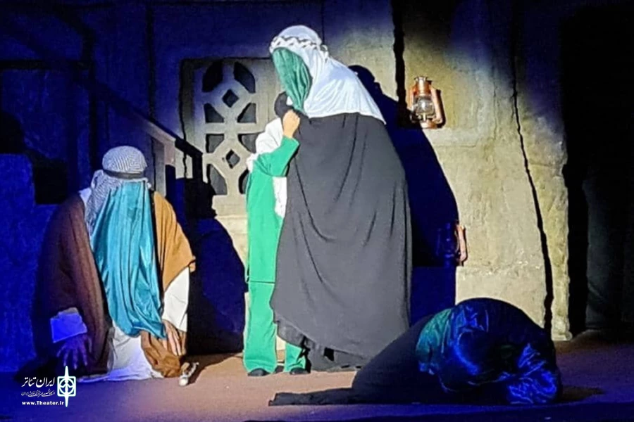 گالری دوم نمایش «عشق و عطش» - کارگردان: سیدصادق فاضلی - عکاسان: سهراب کاکاوند و حمید علایی - شهریور 1401 - تالار نفت اهواز