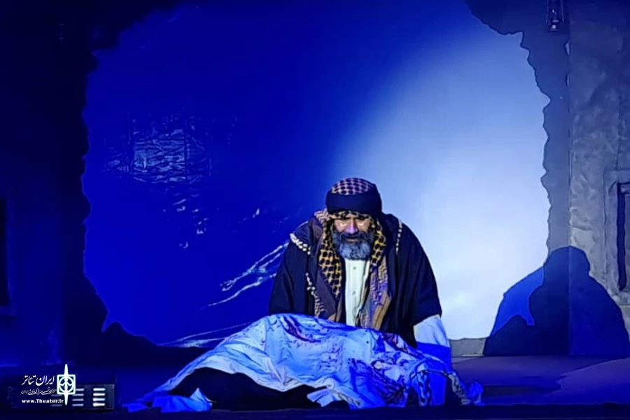 گالری دوم نمایش «عشق و عطش» - کارگردان: سیدصادق فاضلی - عکاسان: سهراب کاکاوند و حمید علایی - شهریور 1401 - تالار نفت اهواز
