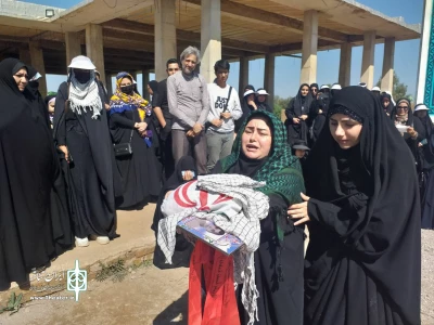 در قالب پنجمین همایش ملی تئاتر خیابانی راهیان نور

نمایش «اینجا مادر ایستاده» در شلمچه اجرا شد