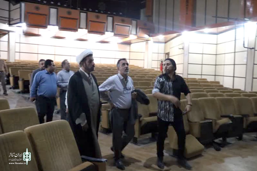 بازدید مدیرکل هنرهای نمایشی وزارت فرهنگ و ارشاد اسلامی از تالار آفتاب اهواز 4