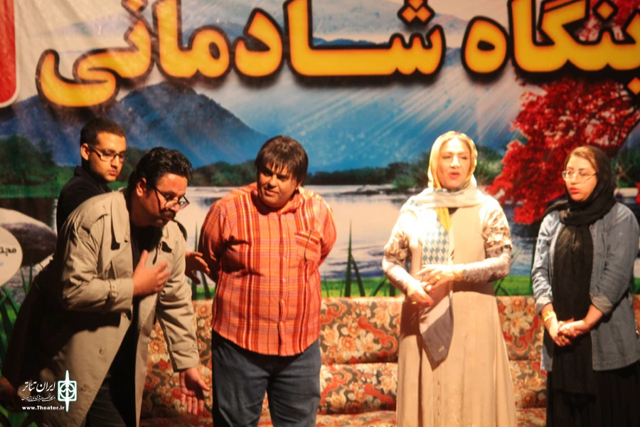 نمایش طنز «بنگاه شادمانی ۶» در بهبهان به روی صحنه رفت 5