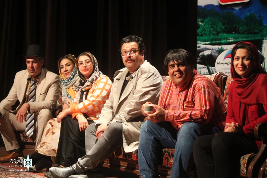 نمایش طنز «بنگاه شادمانی ۶» در بهبهان به روی صحنه رفت 6