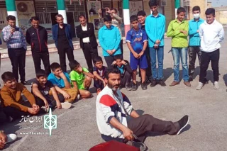 نمایش خیابانی «تپه های گل قرمزی» در لالی اجرا شد