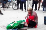 اجرای نمایش خیابانی «جایی در میان لاله ها» در باغملک 3