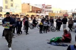 اجرای نمایش خیابانی «جایی در میان لاله ها» در باغملک 4