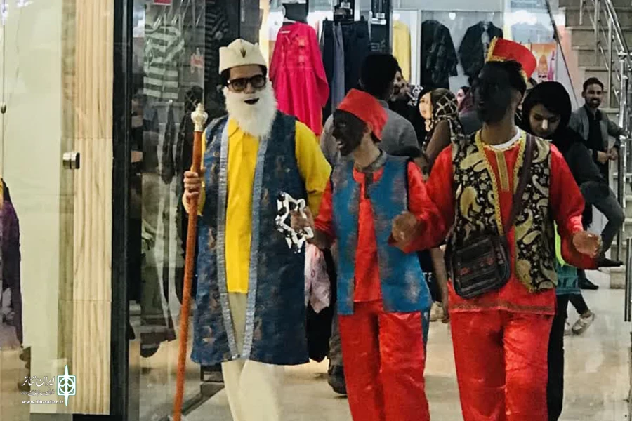 اجرای نمایش خیابانی «شادپیمایی حاجی فیروز و عمو نوروز» در شوشتر 4