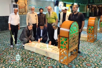 هم زمان با آغاز به کار موسسه انجمن هنرهای نمایشی استان خوزستان انجام گرفت؛

ادای احترام به شهدا و هنرمندان رخ در نقاب خاک کشیده در گلزار شهدای اهواز