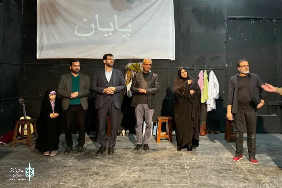 مدیر کل فرهنگ و ارشاد اسلامی خوزستان به تماشای نمایش «میقات» نشست 4