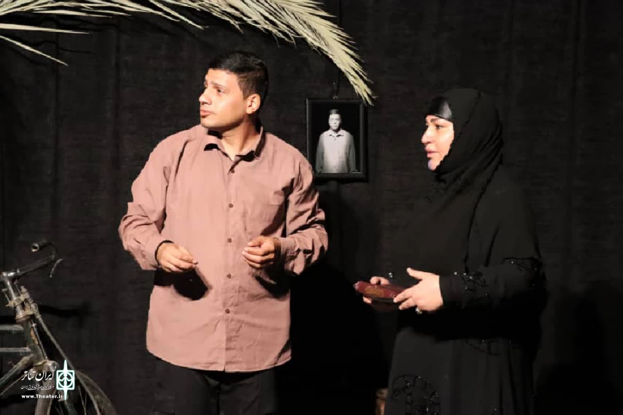 نمایش «خمیده اما استوار» در شوش به روی صحنه رفت 3